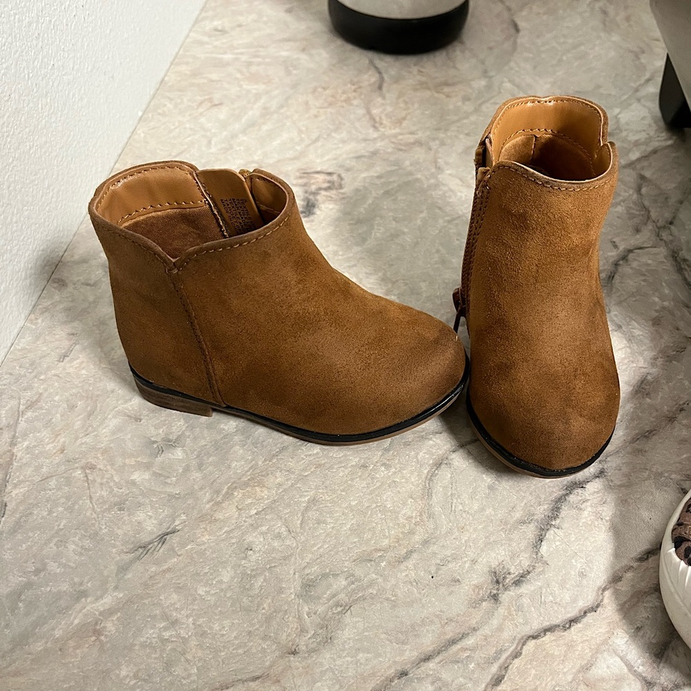 Toddler size 5 cat and Jack booties